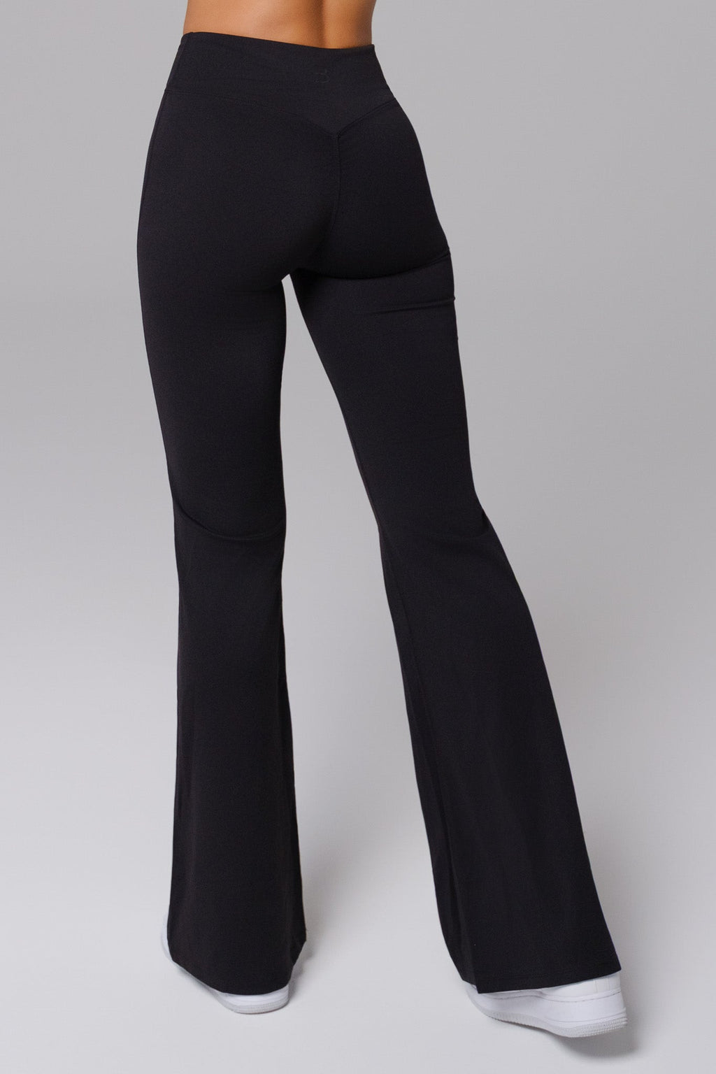Calça Flare Maeva - Preta