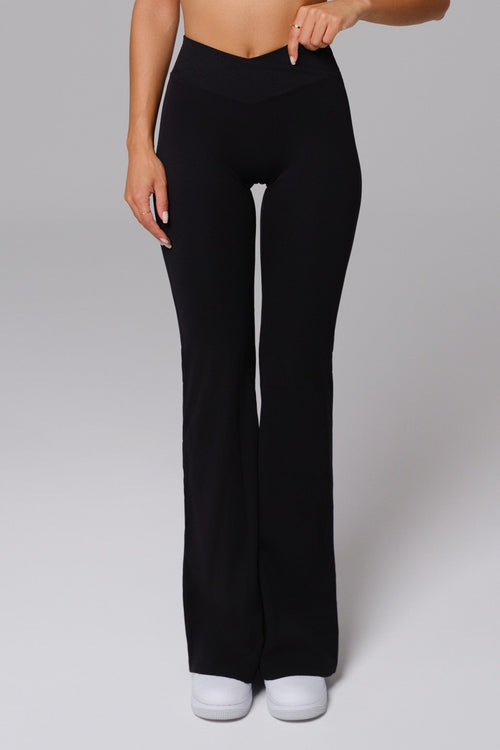 Calça Flare Maeva - Preta